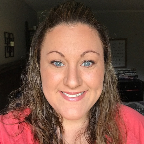 Meet your Posher, Whitney - Picture 1 of 1